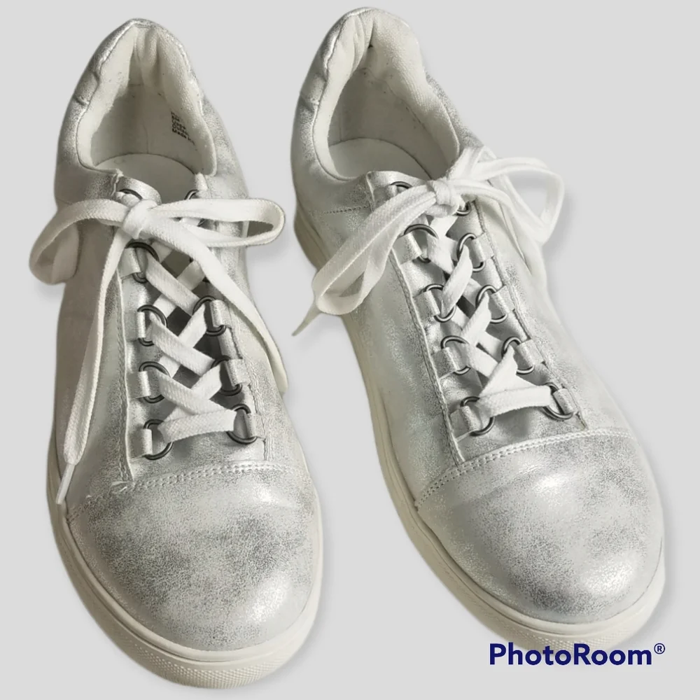 Coconuts by Matisse Casual Silver Sneakers Size 8